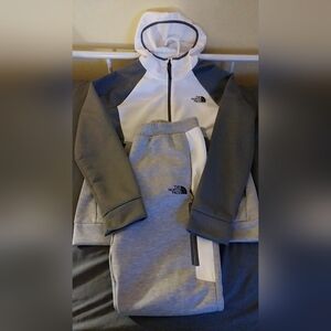 North face sweat suit